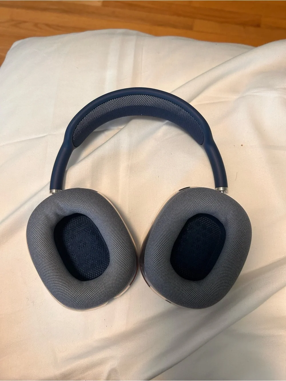 Apple Over-Ear Headphones in Navy Blue with Smart Case